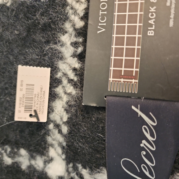 NEW WITH TAGS VICTORIA'S SECRET WINTER ANGEL COLLECTION BLACK & WHITE - Picture 4 of 5